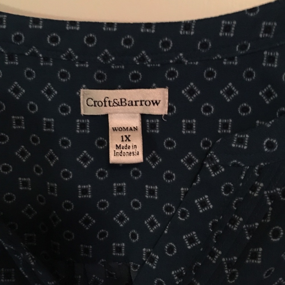 Patterned Blue Button Up with Hidden Buttons - Picture 6 of 8